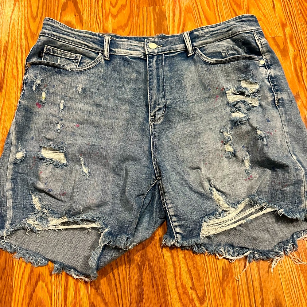 Paint Splatter Distressed Judy Blue Shorts Sz 2x Gem